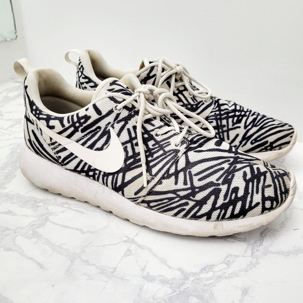 Nike Black and White Athletic Shoes